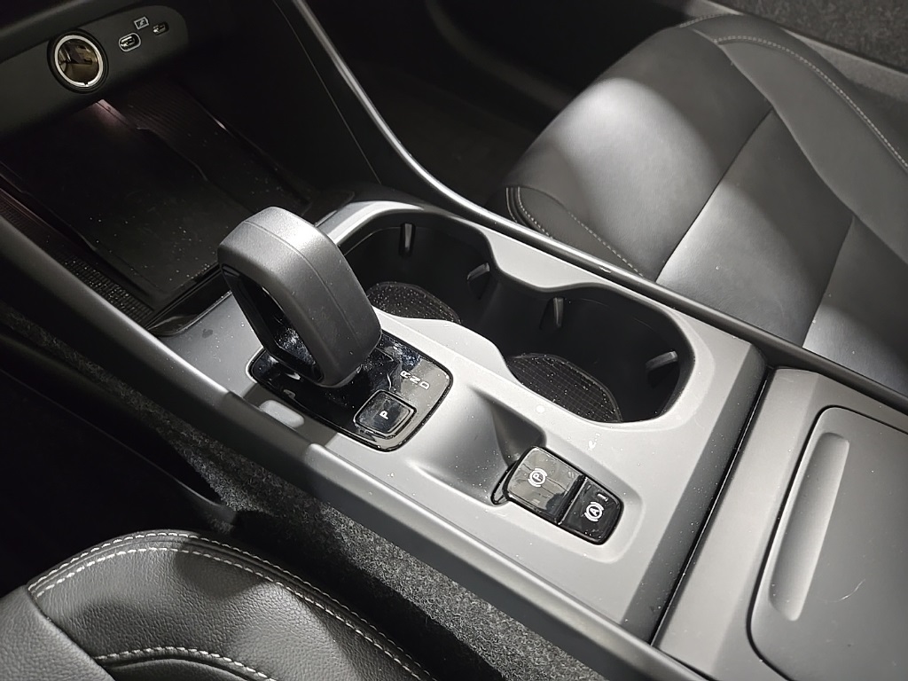 2025 Volvo XC40 Core photo 12