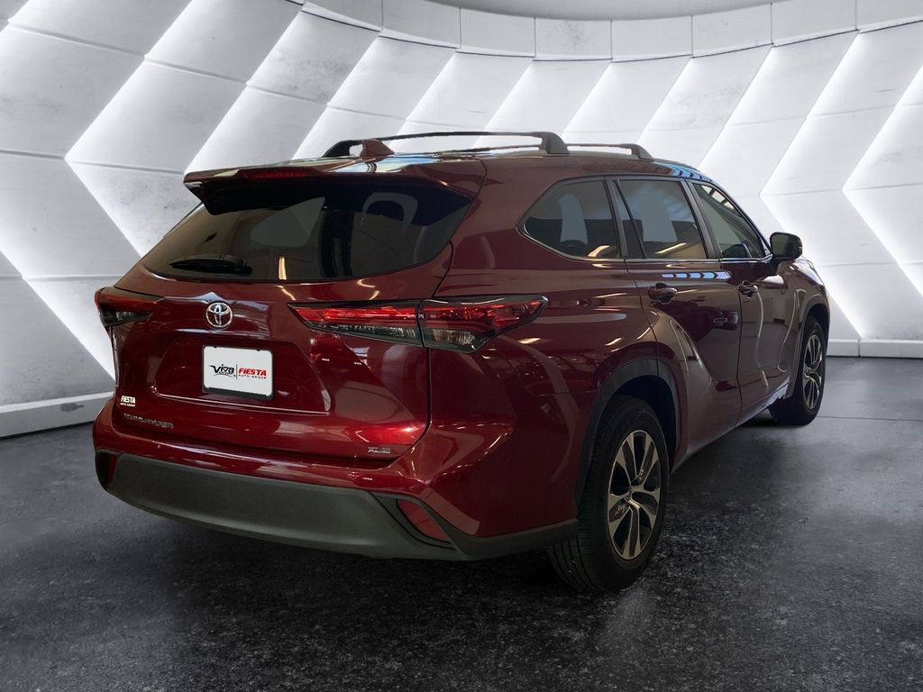 2023 Toyota Highlander XLE photo 4