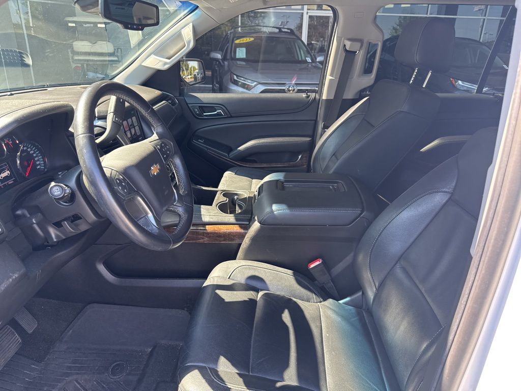 2018 Chevrolet Suburban LT photo 4