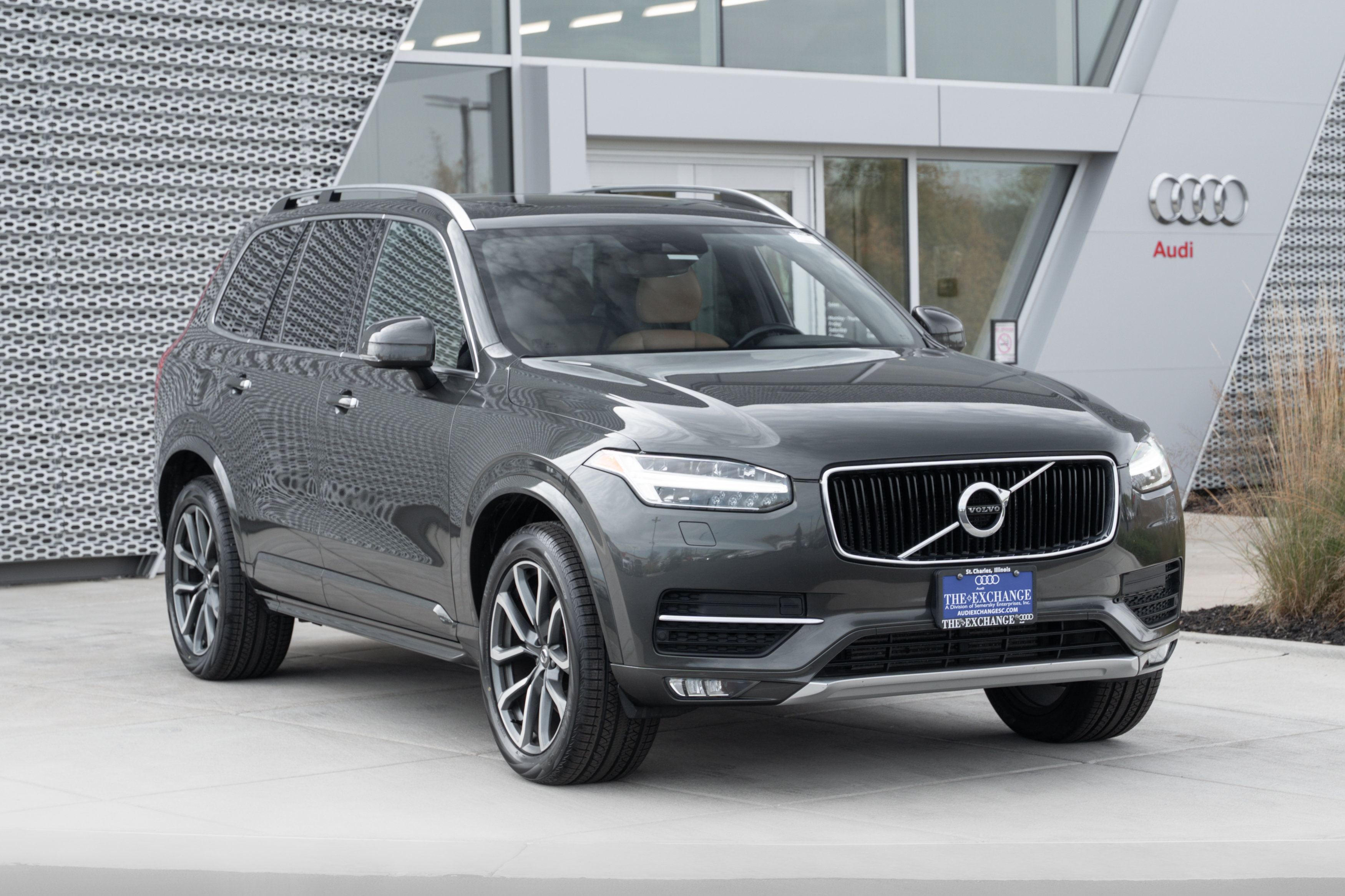 Used 2018 Volvo XC90 Momentum with VIN YV4A22PK6J1208930 for sale in St. Charles, IL