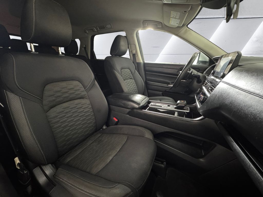 2022 Nissan Pathfinder S photo 14