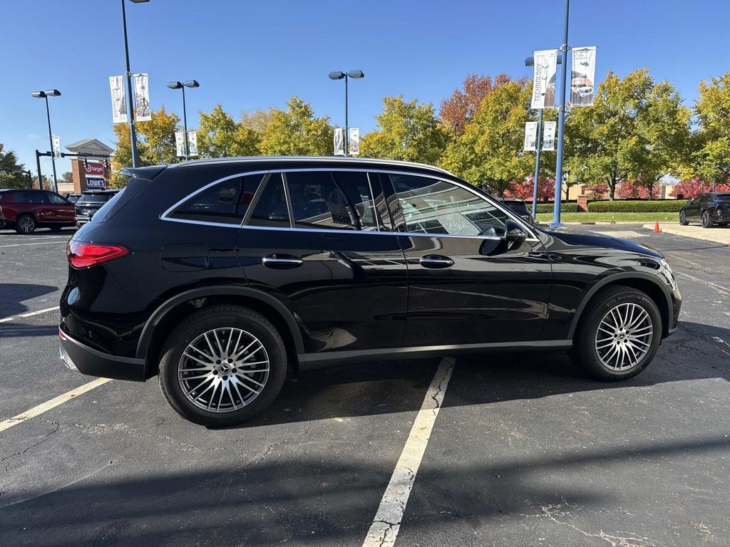 2025 Mercedes Benz GLC 300 4MATIC photo 4