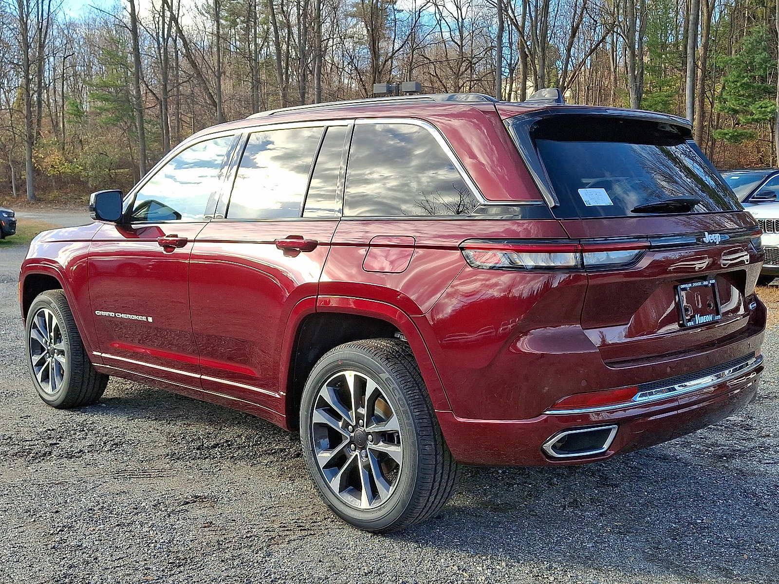2025 Jeep Grand Cherokee Overland photo 4