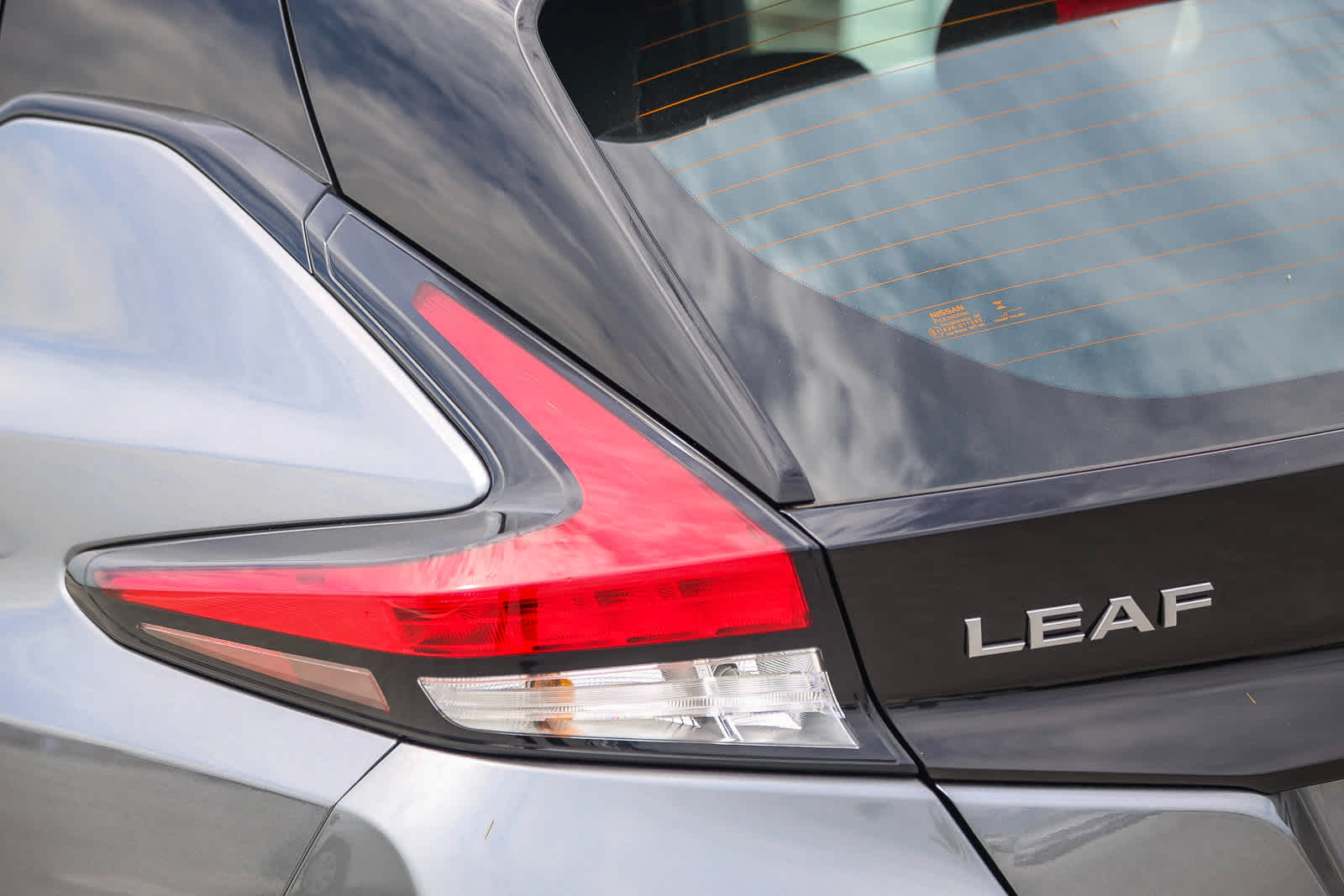2025 Nissan Leaf S photo 9