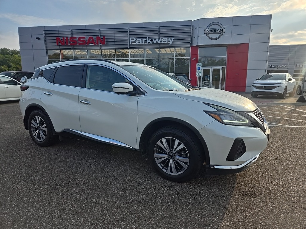 2023 Nissan Murano SV's photo