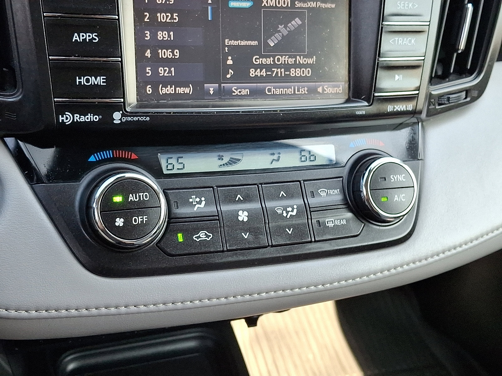 2018 Toyota RAV4 XLE photo 16
