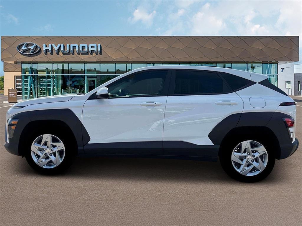 2026 Hyundai Kona SE photo 2