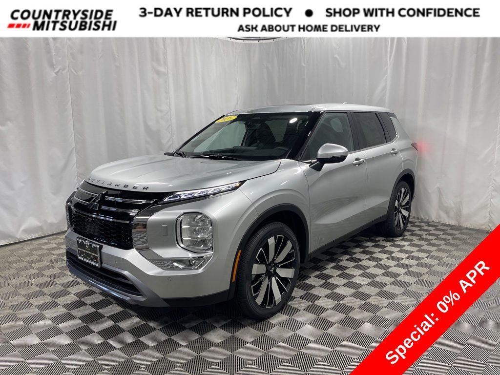 2025 Mitsubishi Outlander SE's photo