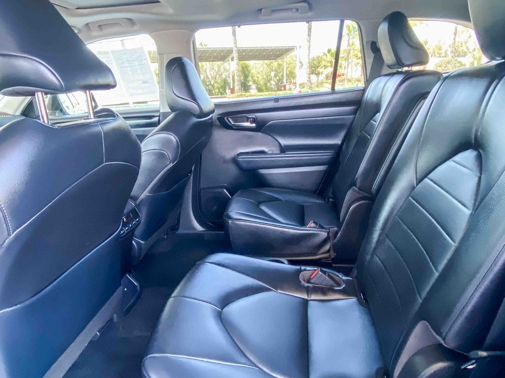 2022 Toyota Highlander XLE photo 17