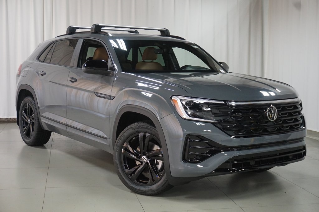 2026 Volkswagen Atlas Cross Sport SEL R-Line photo 2