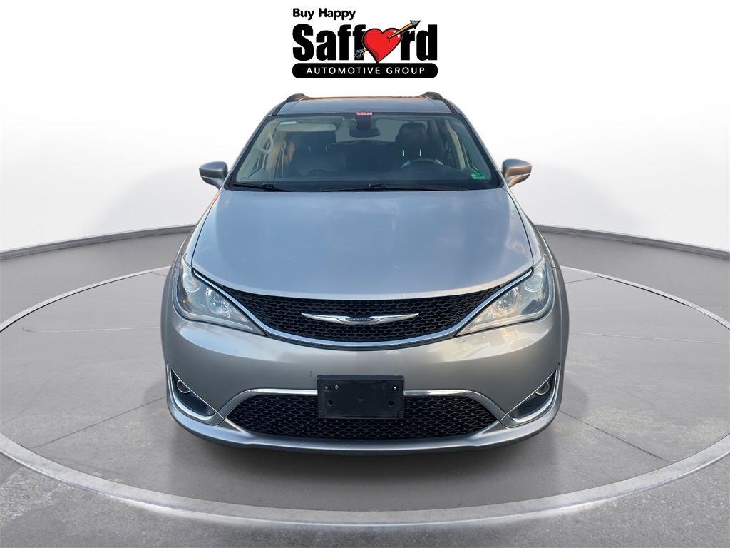 2017 Chrysler Pacifica Touring L photo 2