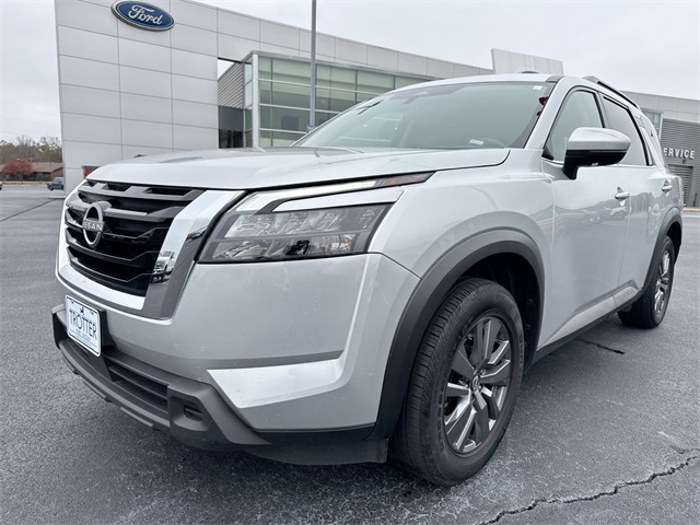2024 Nissan Pathfinder SV's photo