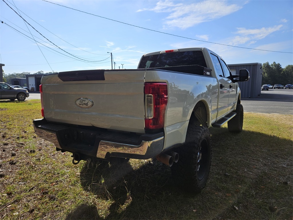 2017 Ford F-250 XLT photo 9
