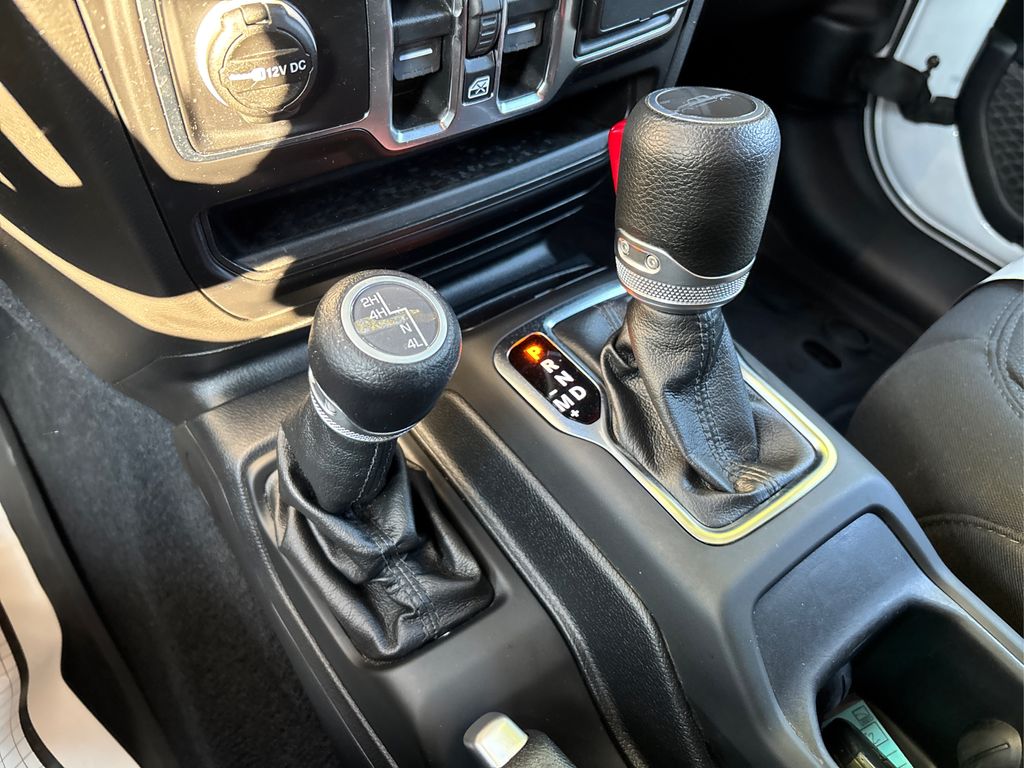 2021 Jeep Gladiator Willys photo 28