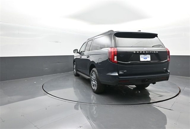 2025 Ford Expedition MAX photo 3