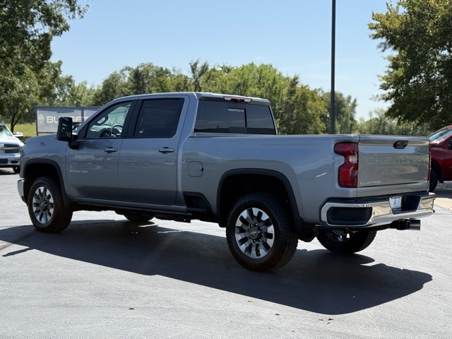 2025 Chevrolet Silverado 2500HD LT photo 4
