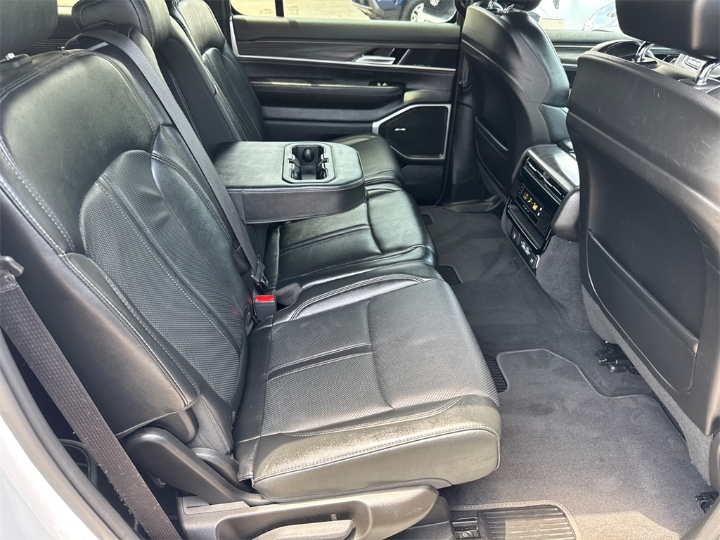 2023 Jeep Wagoneer L Series II photo 17