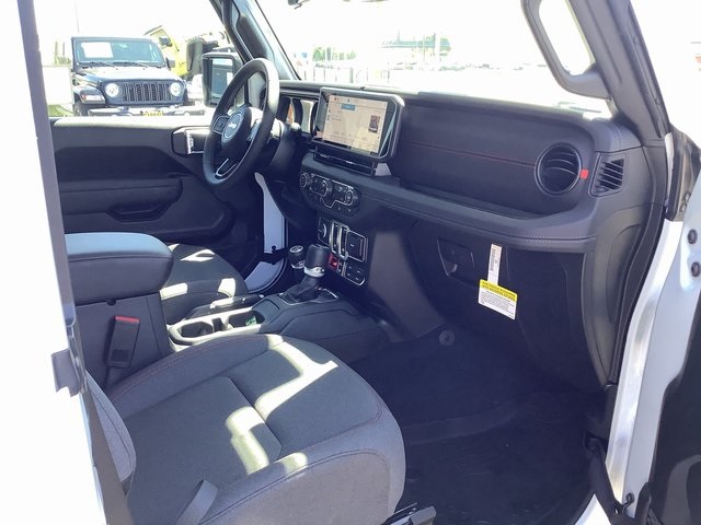 2025 Jeep Wrangler Rubicon photo 28