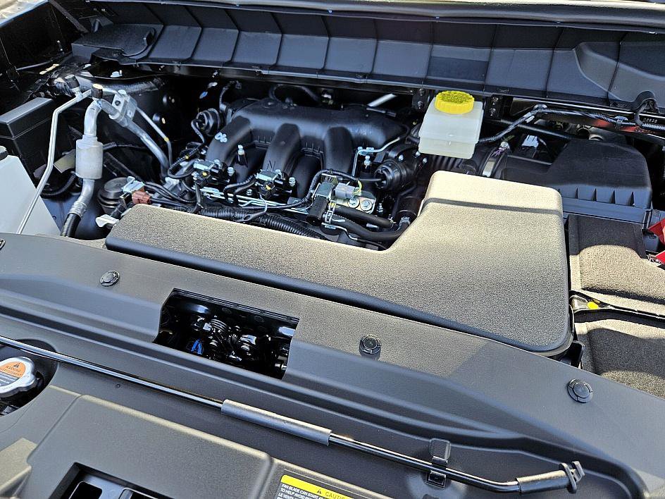 2025 Nissan Pathfinder SV photo 17
