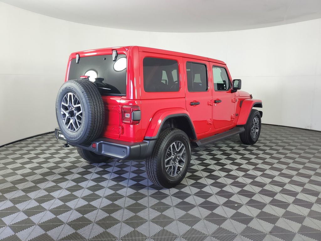 2025 Jeep Wrangler Sahara photo 4