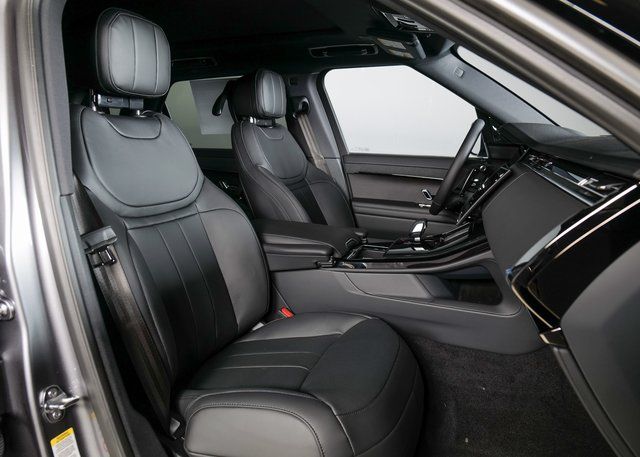 2025 Land Rover Range Rover Sport SE photo 2