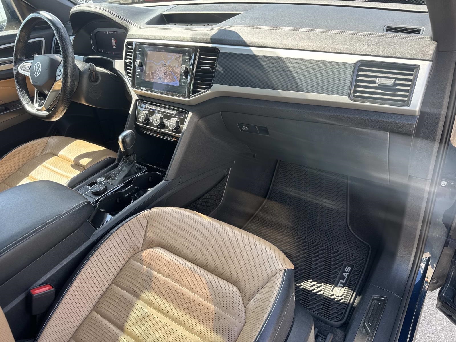 2022 Volkswagen Atlas Cross Sport V6 SEL Premium R-Line photo 10