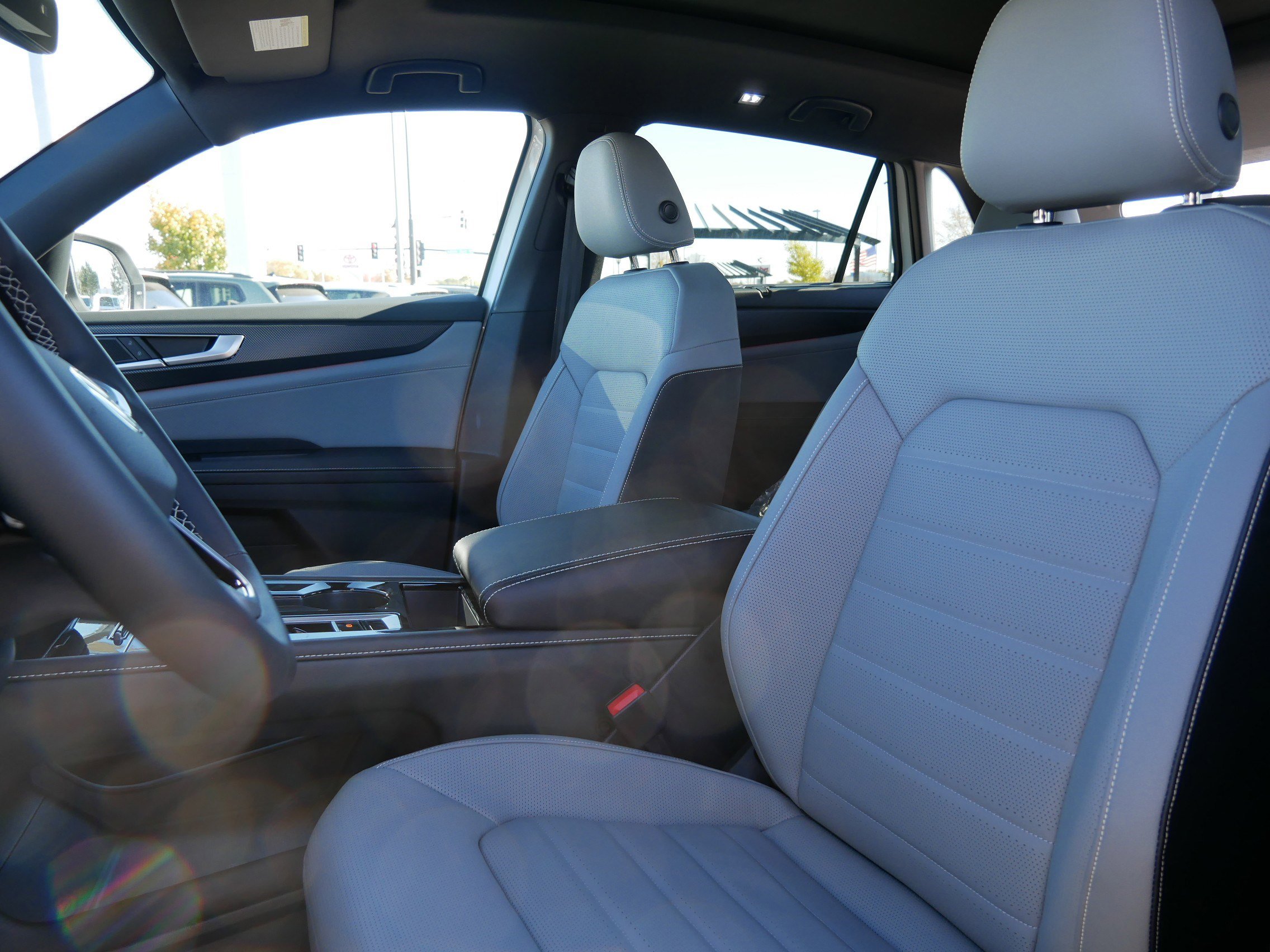 2026 Volkswagen Atlas Cross Sport SEL photo 4