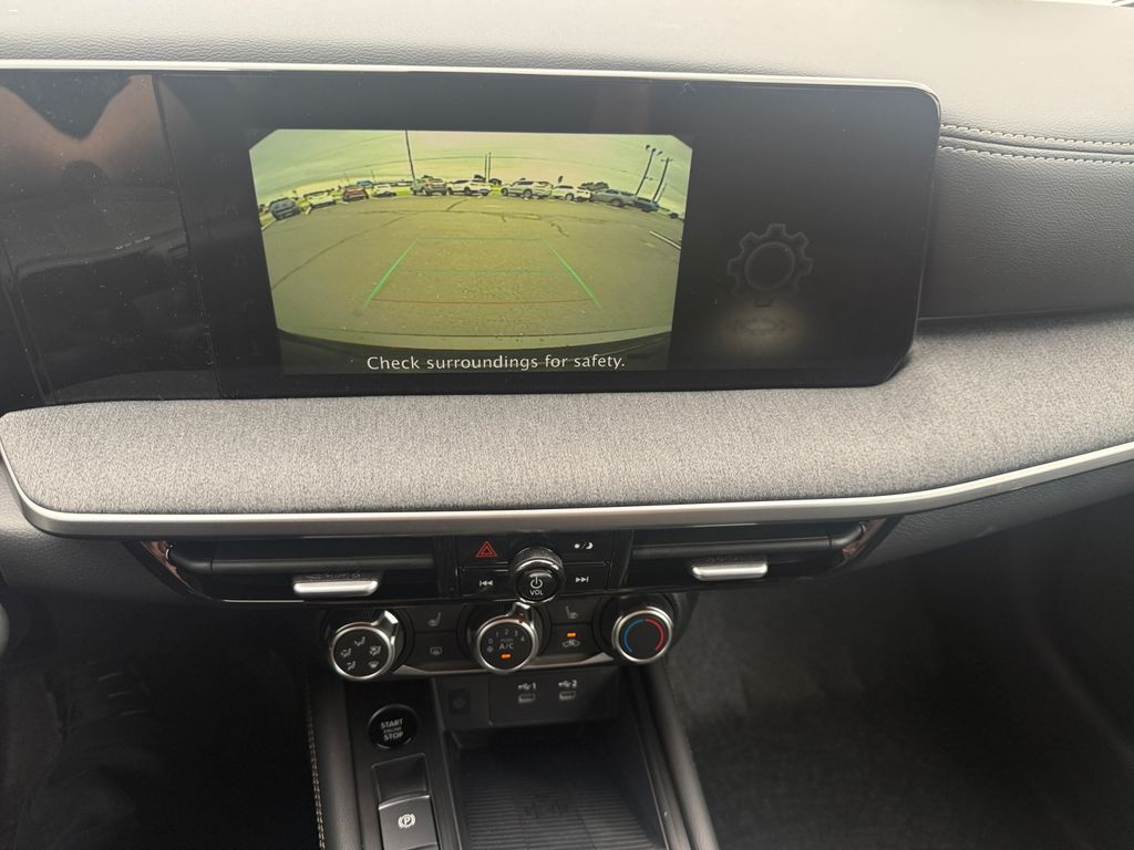 2025 Nissan Kicks SV photo 15