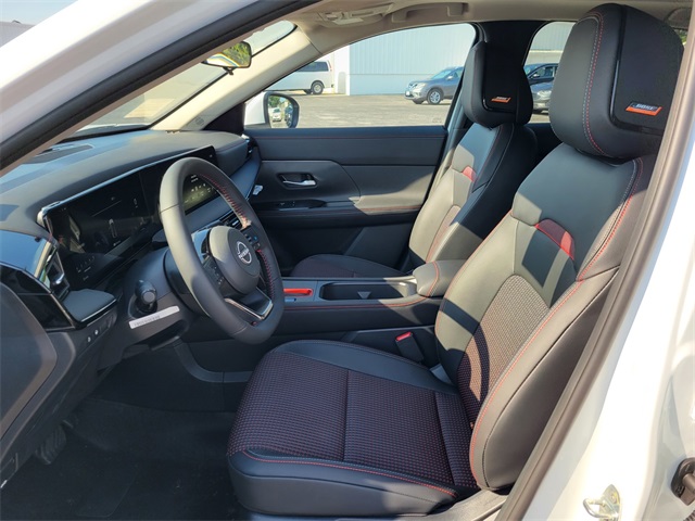 2025 Nissan Kicks SR photo 11