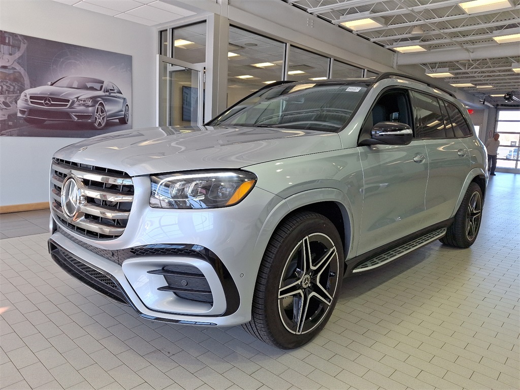 2025 Mercedes Benz GLS 450 4MATIC photo 2