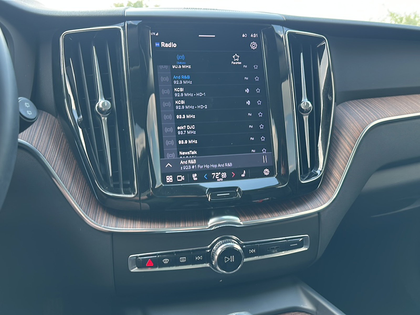 2023 Volvo XC60 B5 Plus photo 13