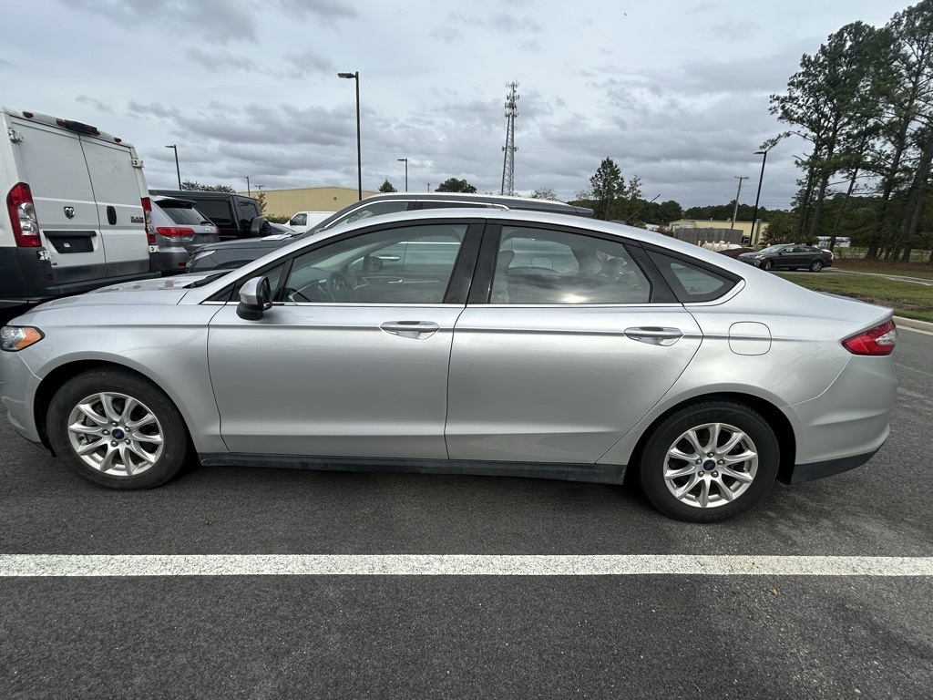 2016 Ford Fusion S photo 4