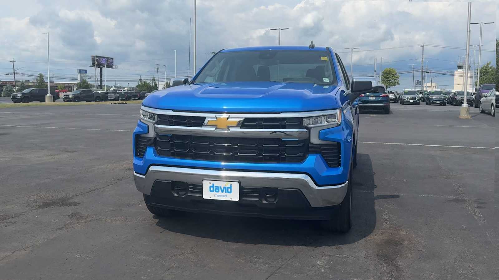 2026 Chevrolet Silverado 1500 LT photo 2