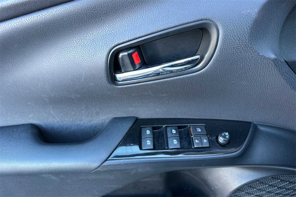 2017 Toyota Prius Prime Advanced photo 11