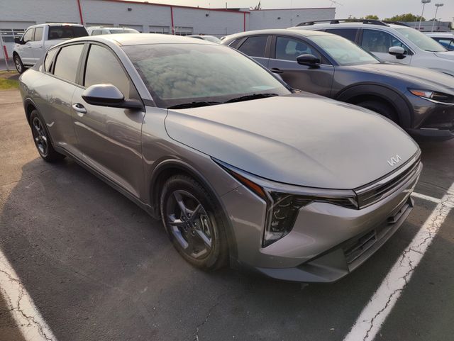2025 Kia K4 LXS photo 2