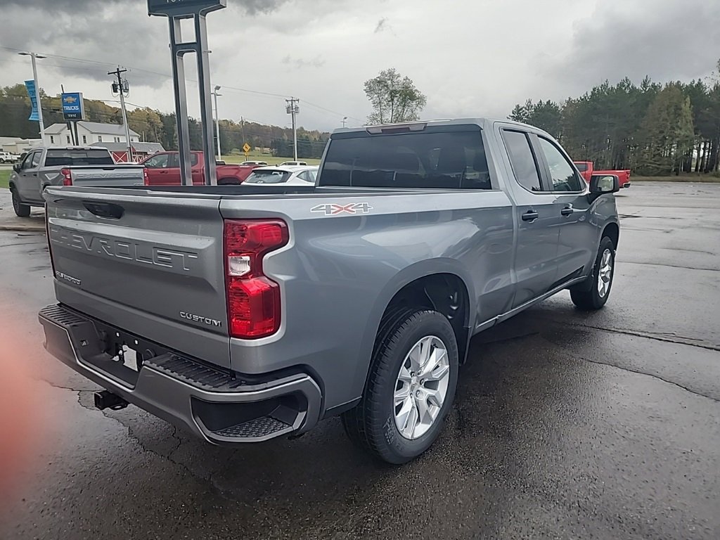 2025 Chevrolet Silverado 1500 Custom photo 4