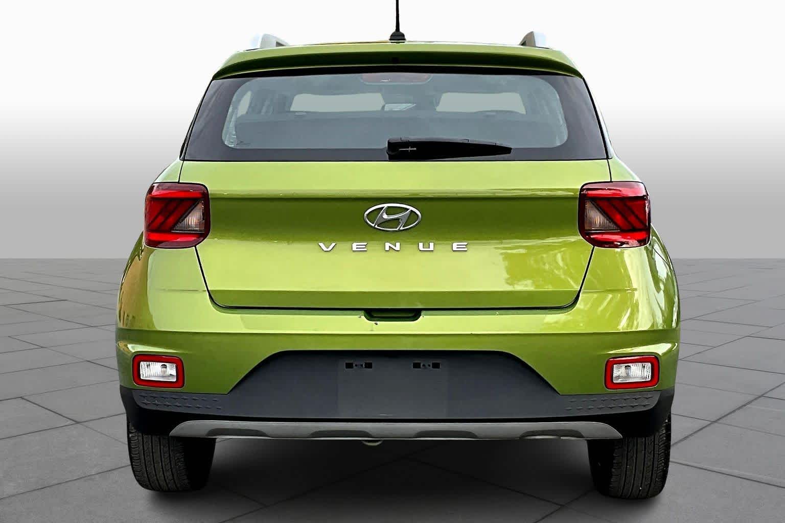 2023 Hyundai Venue SEL photo 4