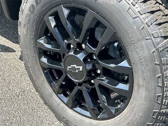 2025 Chevrolet Silverado 2500HD Custom photo 12