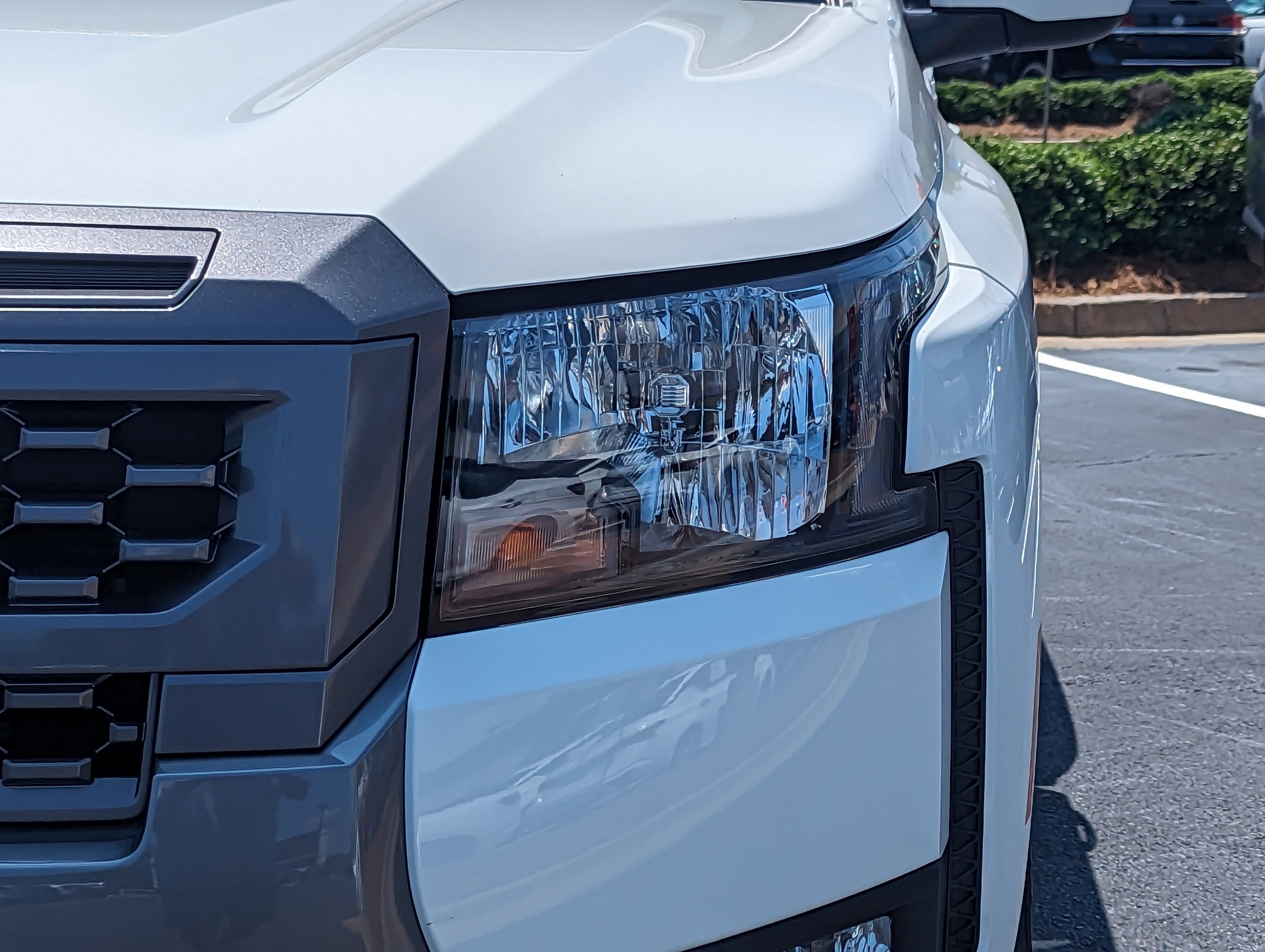 2025 Nissan Frontier SV photo 2