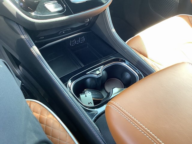 2024 Chrysler Pacifica Pinnacle photo 17