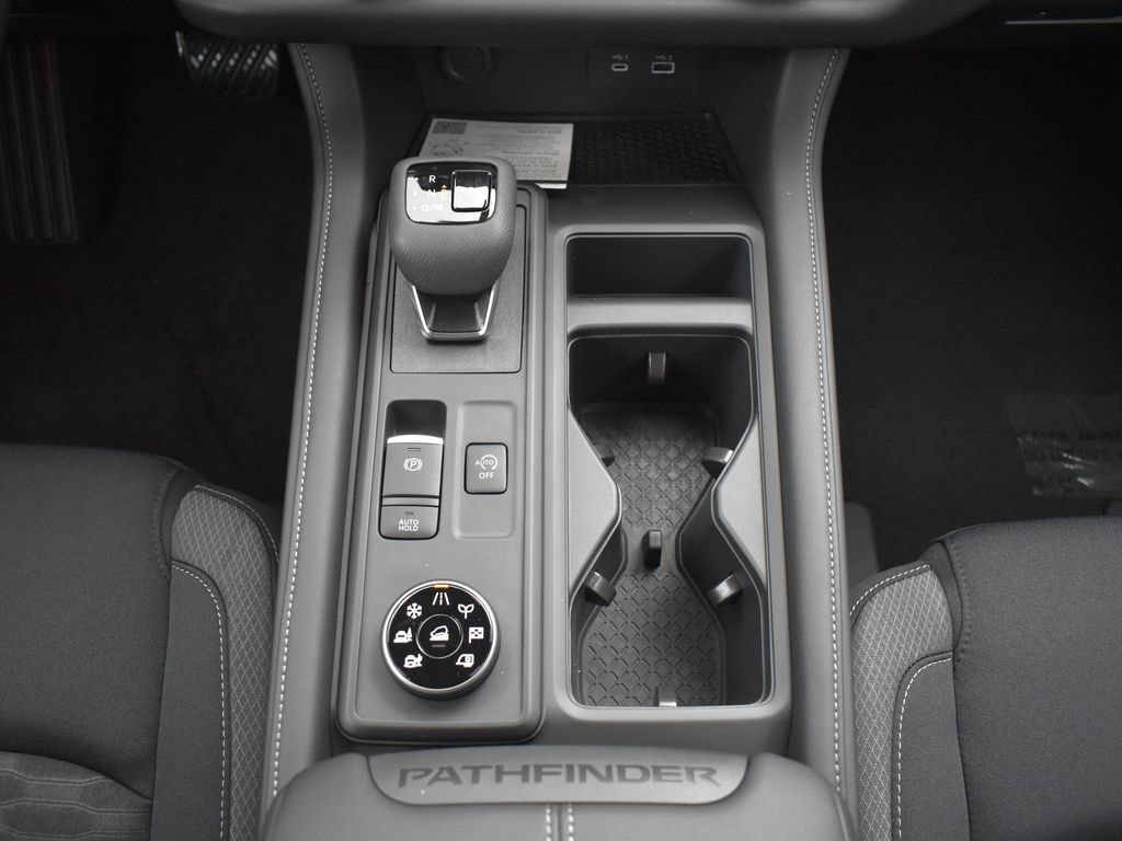 2025 Nissan Pathfinder S photo 10