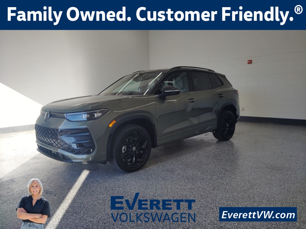 2026 Volkswagen Tiguan SE R-LINE BLACK's photo