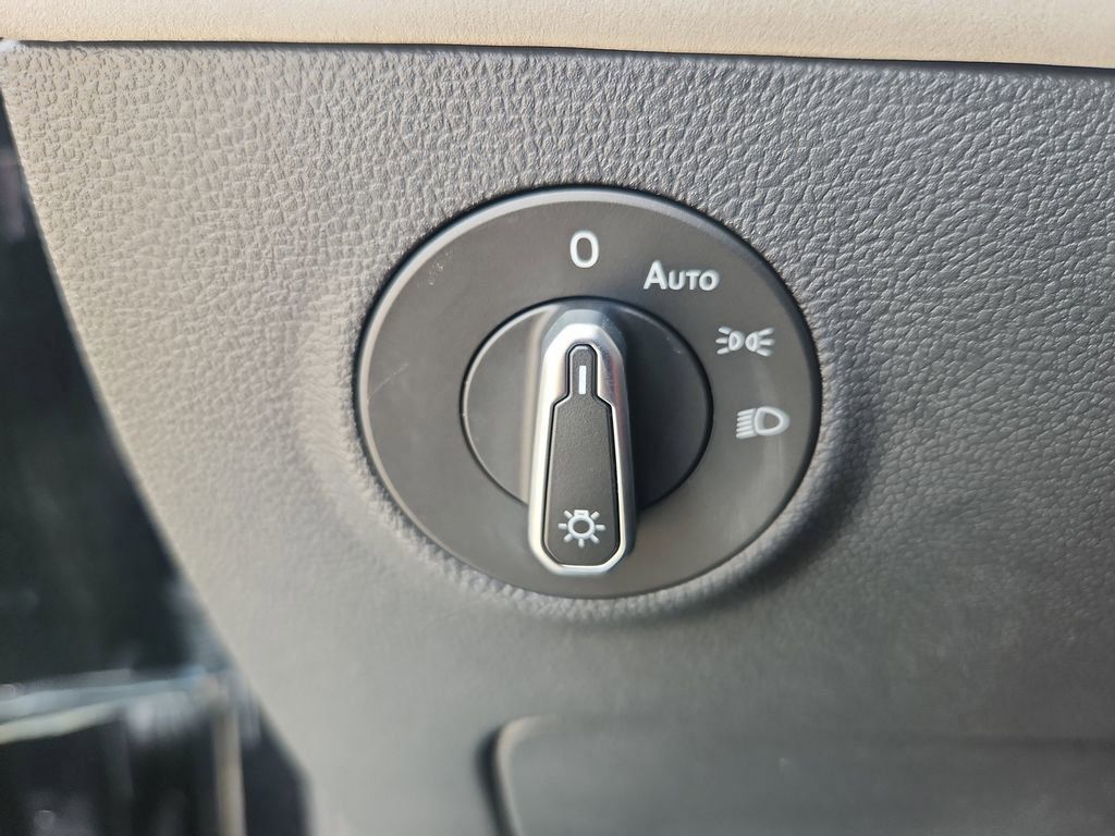 2025 Volkswagen Taos SE photo 20