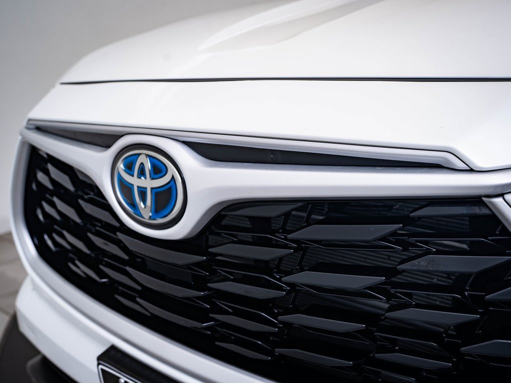 2022 Toyota Highlander Hybrid Bronze Edition photo 3