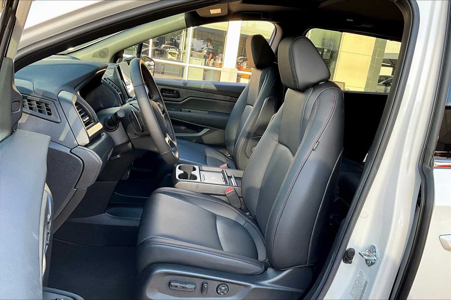 2025 Honda Odyssey photo 7