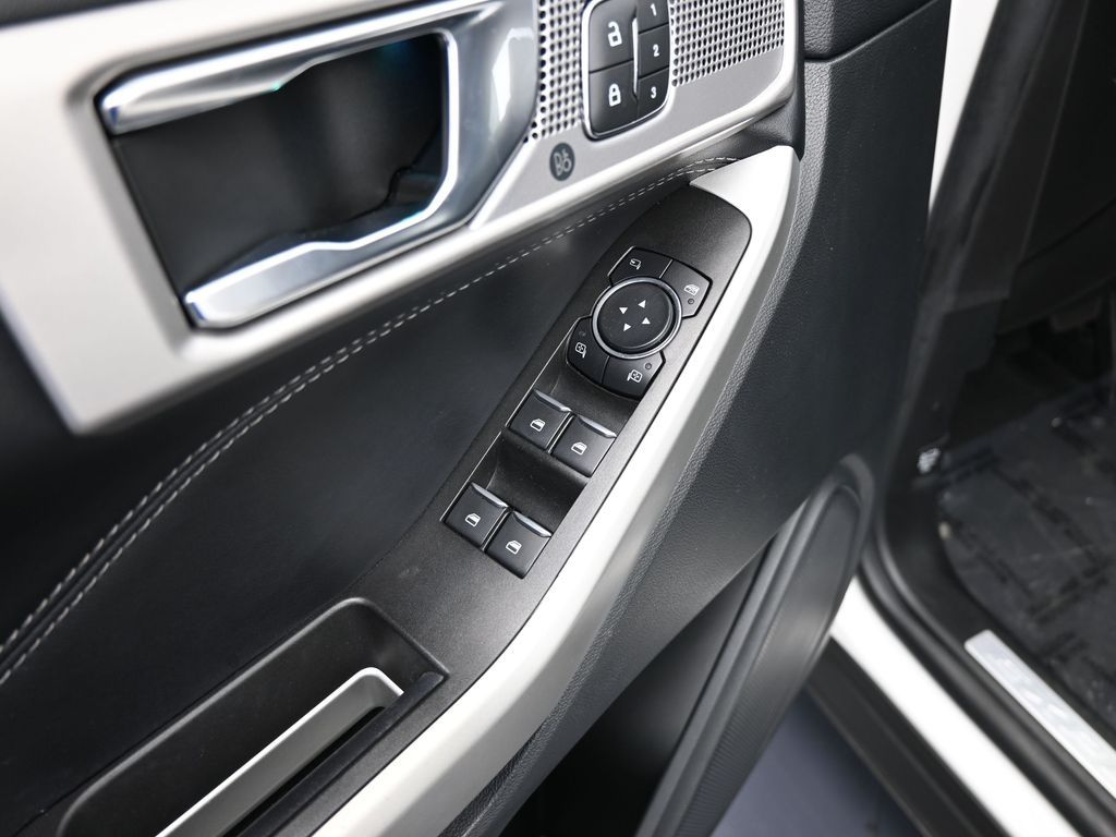 2022 Ford Explorer Limited photo 12