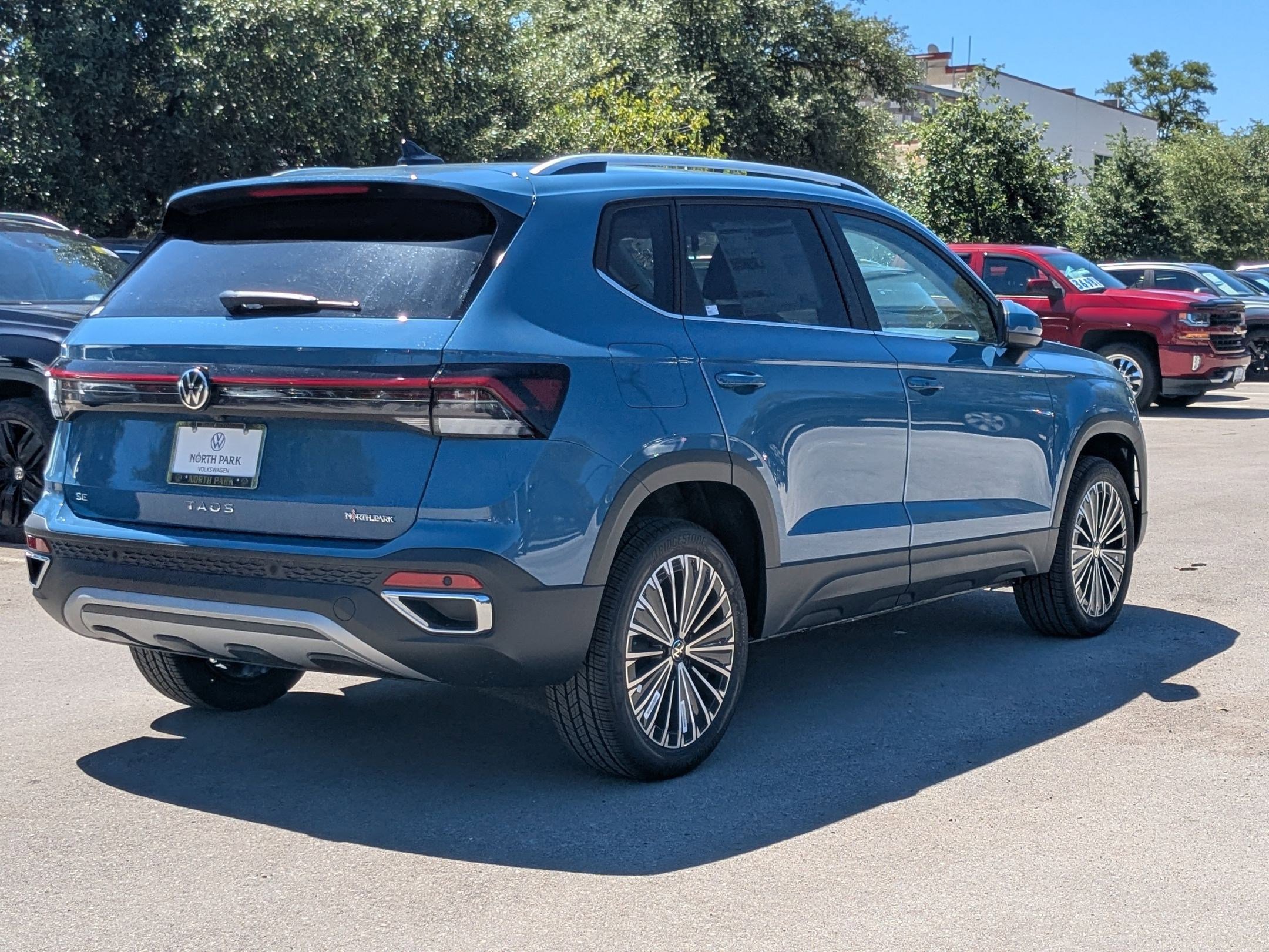 2025 Volkswagen Taos SE photo 2