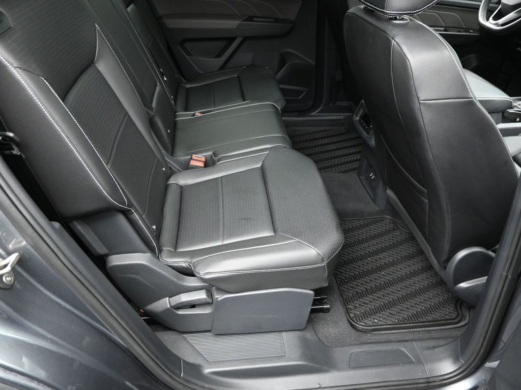 2023 Volkswagen Atlas SEL photo 3