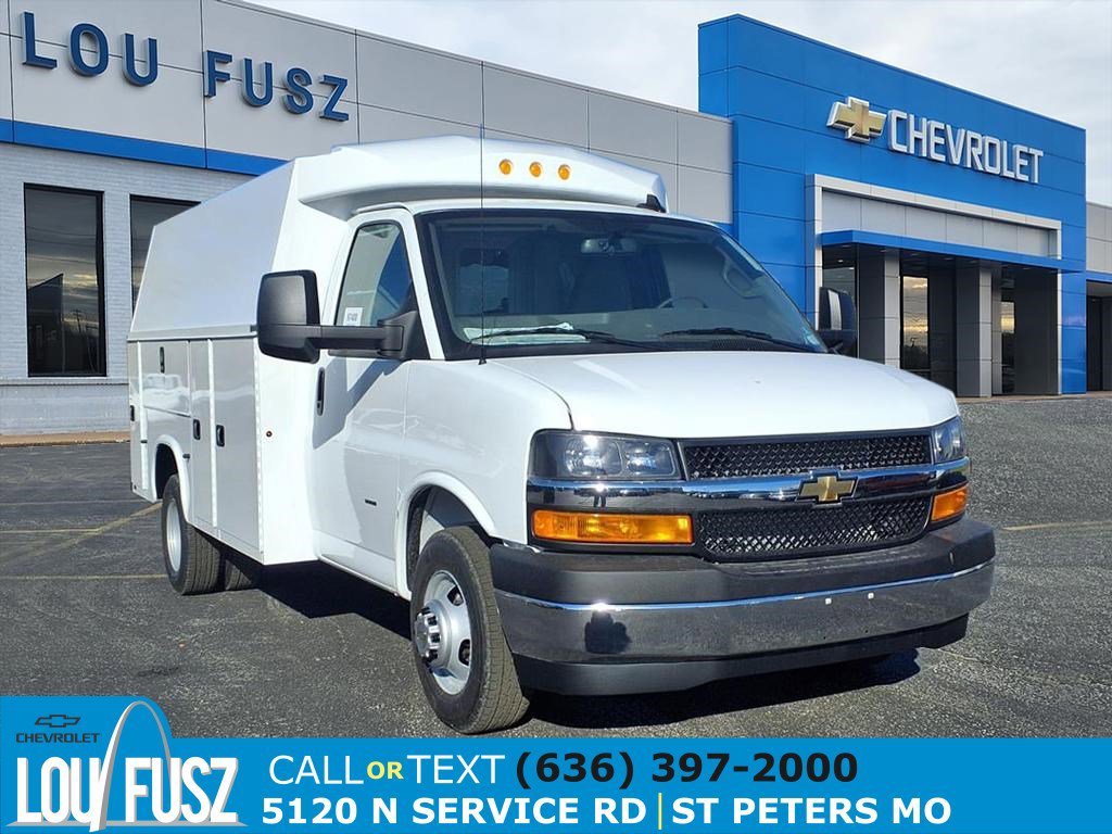 2025 Chevrolet Express Cutaway Base's photo