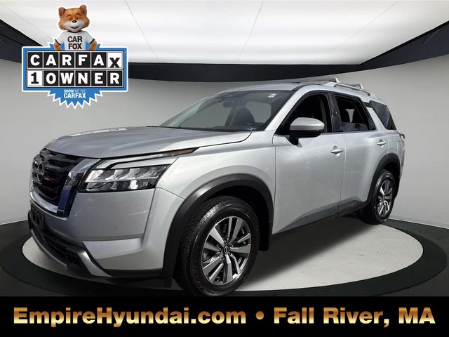 2023 Nissan Pathfinder SL's photo